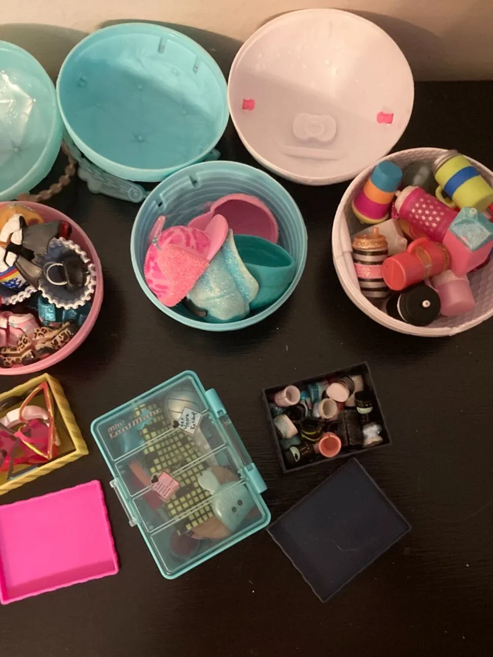 L.O.L. Surprise! Large Lot of 15 Dolls 6 Cats + Clothes Wigs Furniture & More!